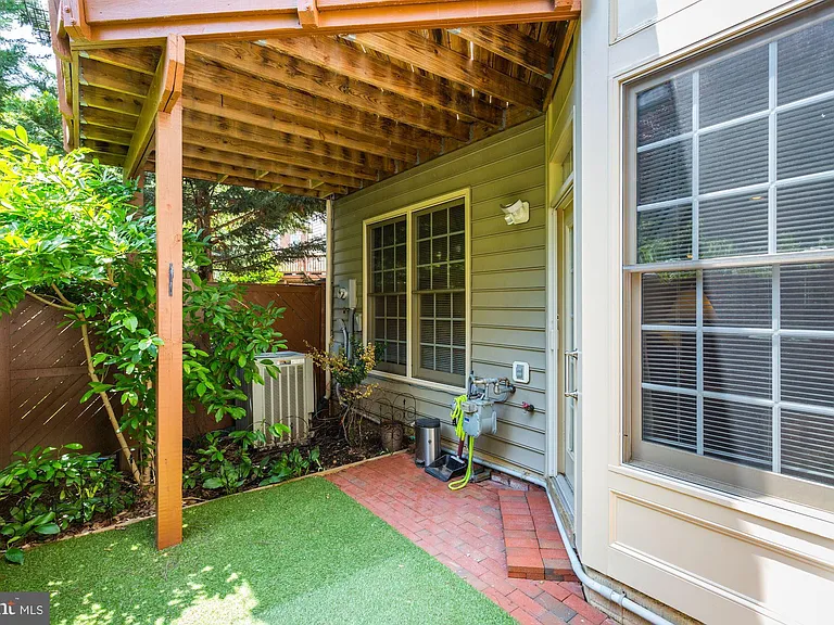 5237 Bessley Pl — Photo 26