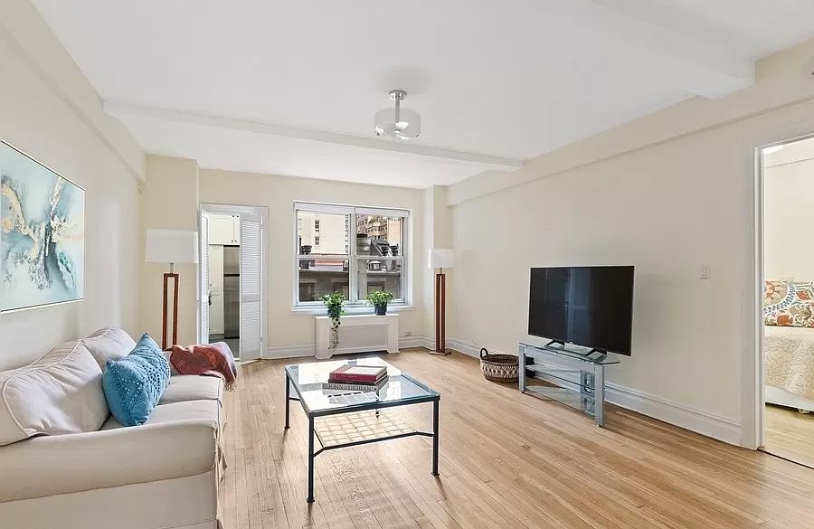 1st image of 400 E 52nd St APT 5E
