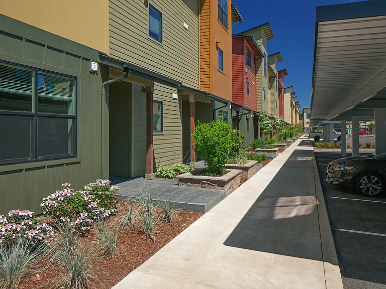 The Tennyson At Crescent Village — Photo 22