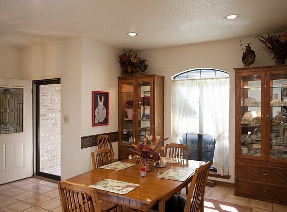4th image of 1347 Patio Dr