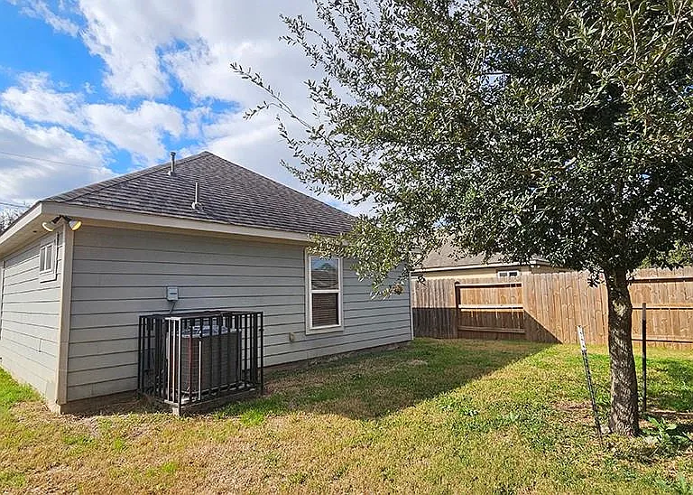 8031 Canyon St — Photo 3