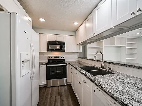 4th image of 11626 Lakeside Park Dr #42