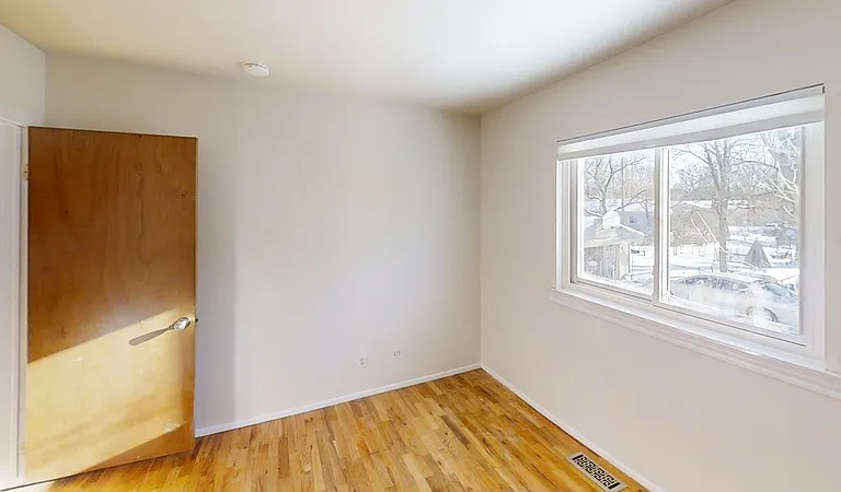 308 Skydale Dr — Photo 10