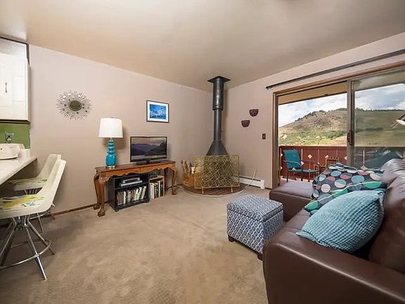 3rd image of 170 Evergreen Rd #D302