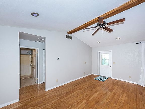 5th image of 1034R 47th Ave N