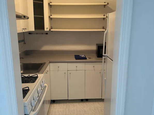 735 Avenue W image 2 of 7