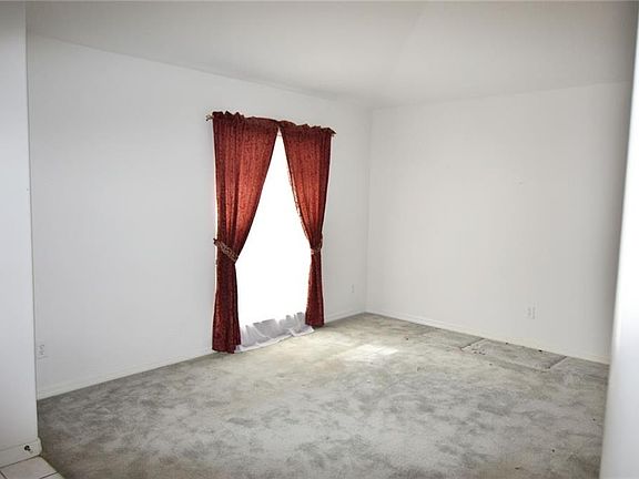 4th image of 1470 Gaynor Ct