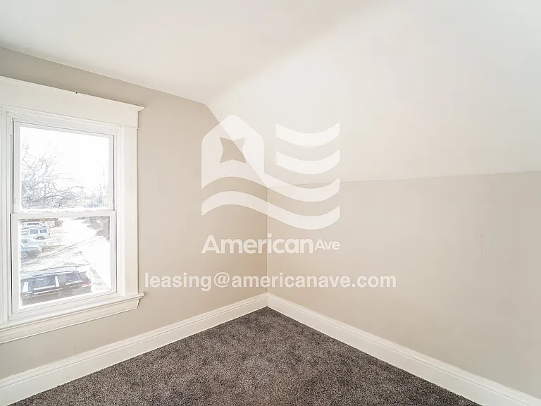 921584_013_wm_-_bedroom_13421630.jpg