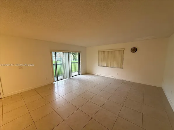 7995 SW 86th St APT 305, Miami, FL 33143