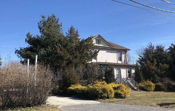 2nd image of 1369 N Main Rd