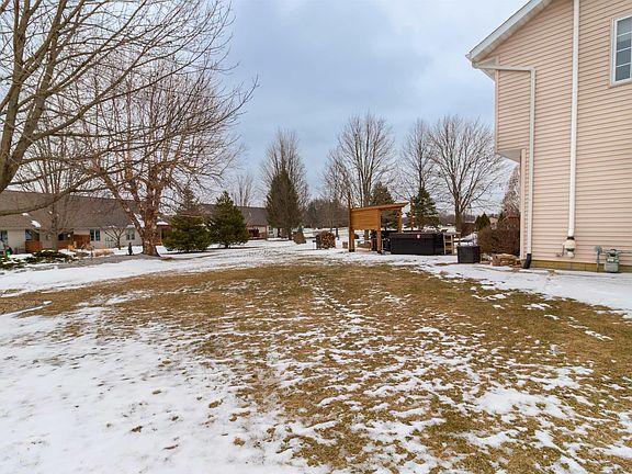 5th image of 200 Dogwood Ln