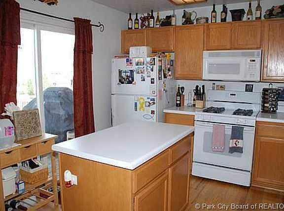 4th image of 613 N 360 W