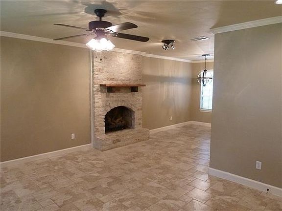 5th image of 204 Northwest Dr APT D