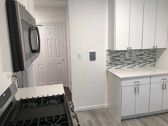 2nd image of 2448 29th St APT 3A