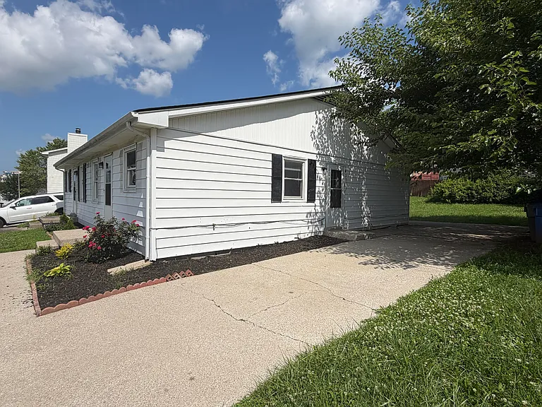 3230 Aqueduct Dr #B — Photo 17