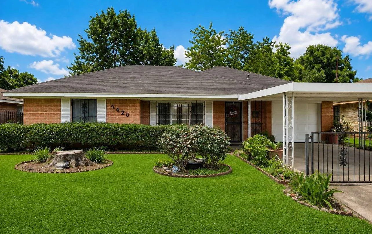 4 bed, 2.5 bath, 2095 sqft, $1,800 — Photo 1