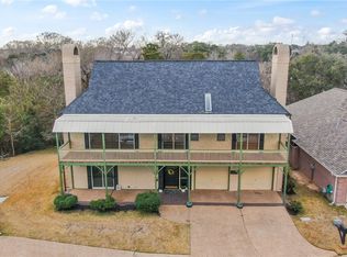 1208 Brook Hollow Ct, Bryan, TX 77802