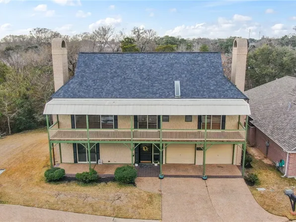 1208 Brook Hollow Ct, Bryan, TX 77802