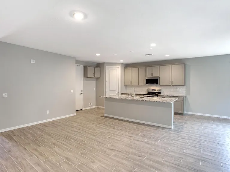 9426 E Saturn Ave — Photo 6