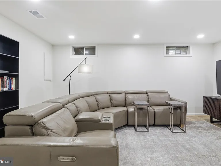 12845 Mill Brook Ct — Photo 38