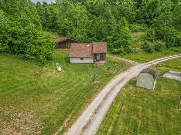 215 Sandy Run Rd, Elizabeth, WV 26143