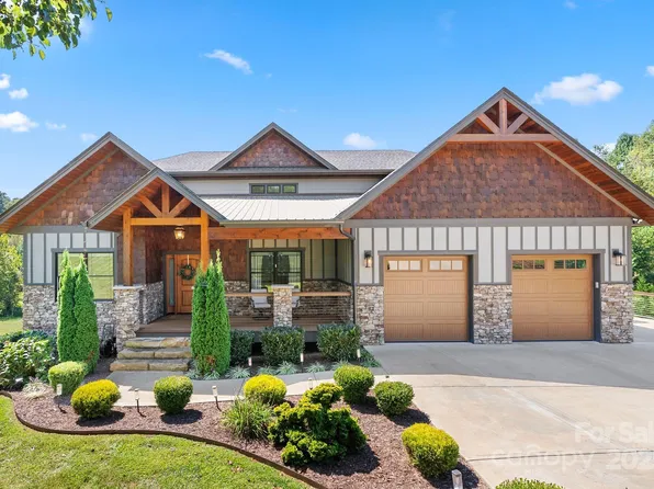 27 Ridge Glen Ln, Leicester, NC 28748