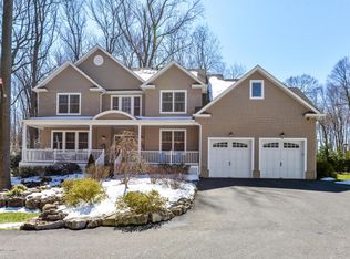 6 Del Ray Ct, New Monmouth, NJ 07748