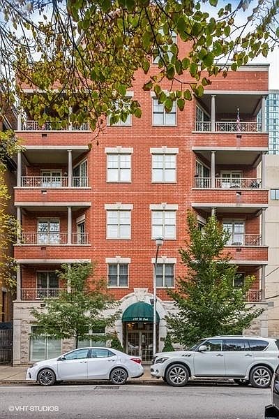 1st image of 120 W Oak St APT 3C
