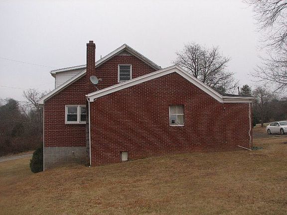 3rd image of 179 Canterbury Ln