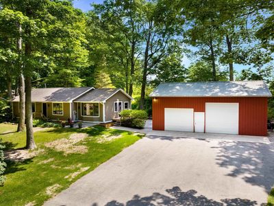 12310 E Lovers Ln, Suttons Bay, MI, 49682