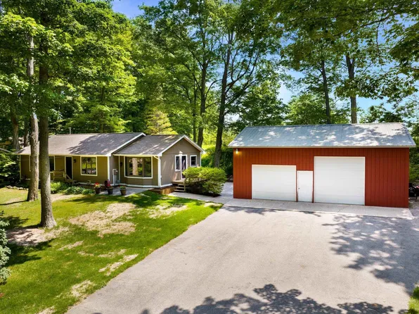 12310 E Lovers Ln, Suttons Bay, MI 49682