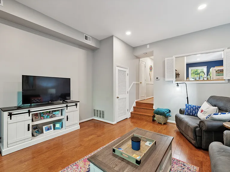 5920 Prince George Dr — Photo 14