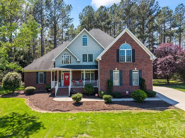 443 Crowders Bluff Ct, Lake Wylie, SC 29710