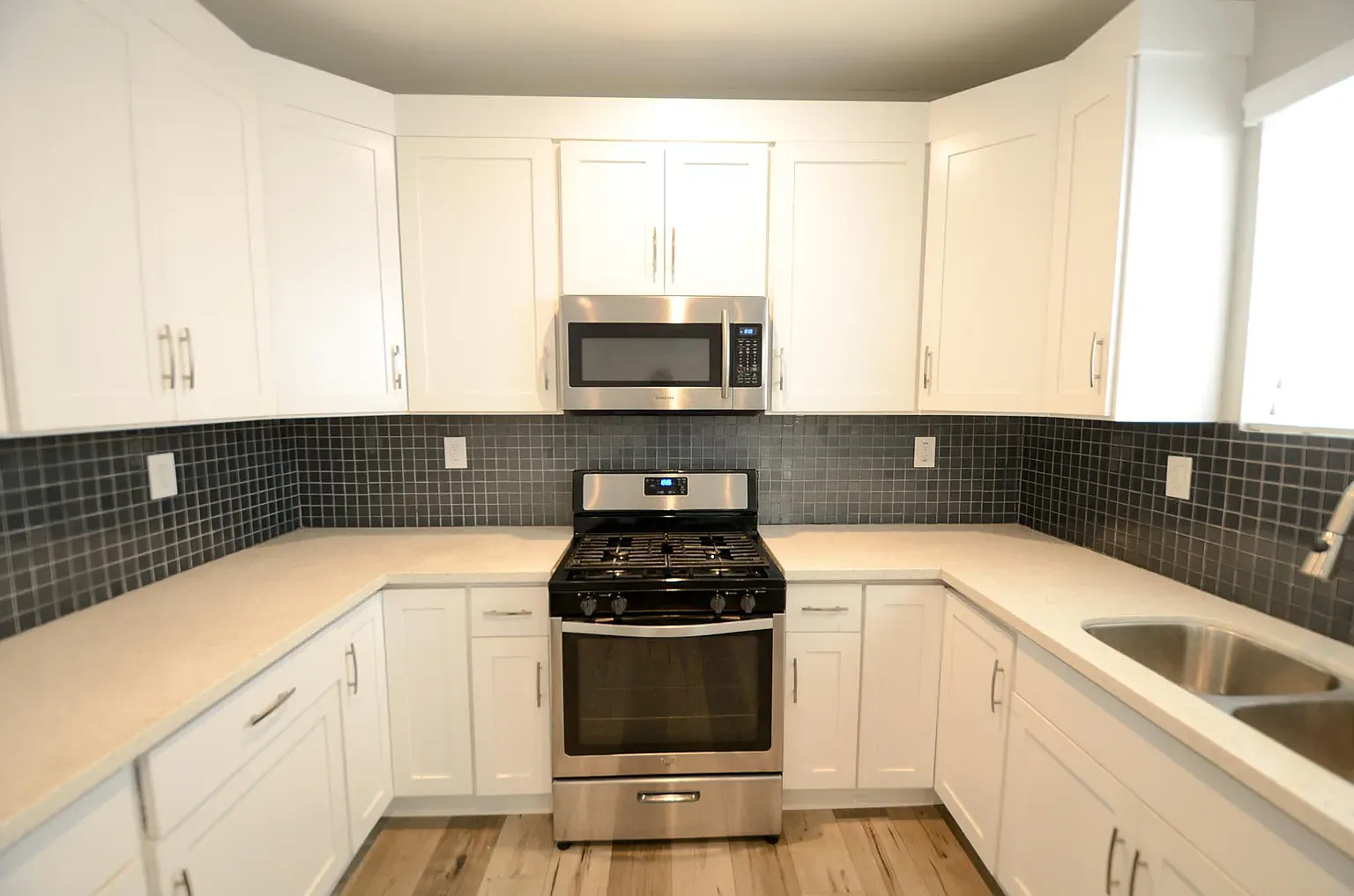5 bed, 2000 sqft, $4,300 — Photo 1