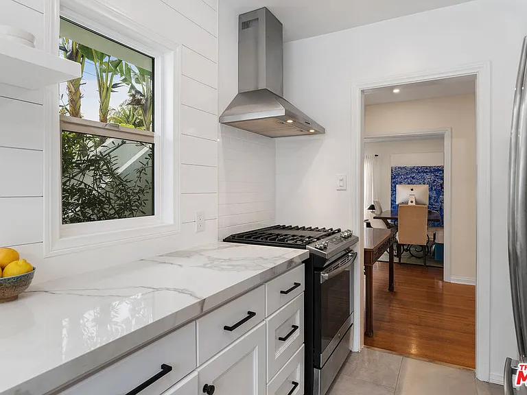 8472 Oakwood Ave — Photo 10