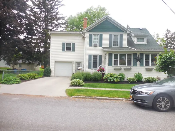 38 Spring St, Perry, NY 14530