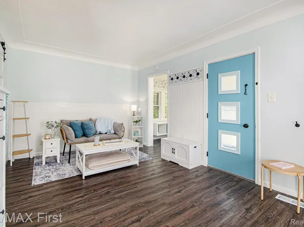 24267 Shakespeare Ave, Eastpointe, MI 48021