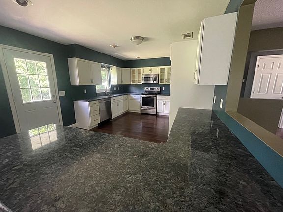 2nd image of 2113 Holly Leaf Ln