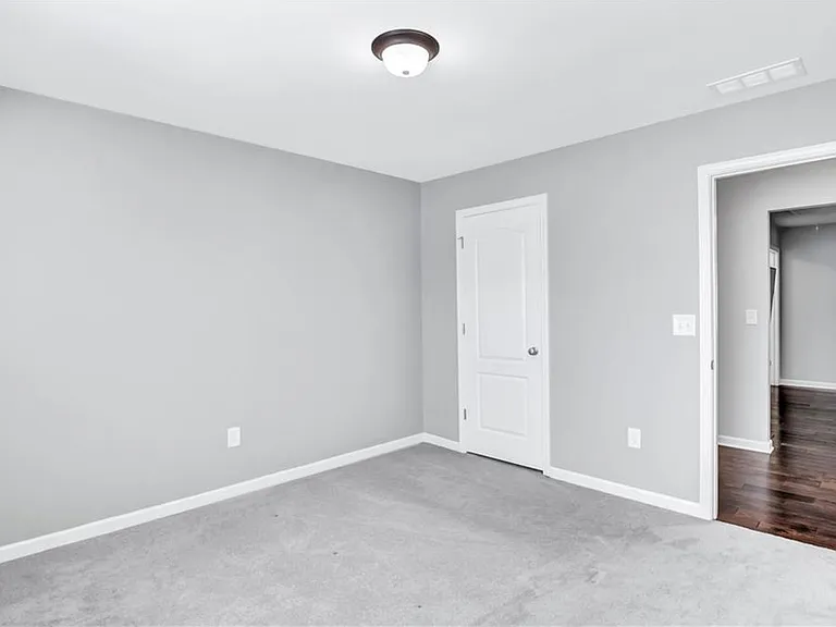 330 Avalon Sq — Photo 38