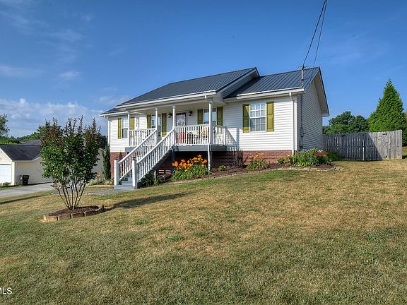 3rd image of 609 Willow Ct