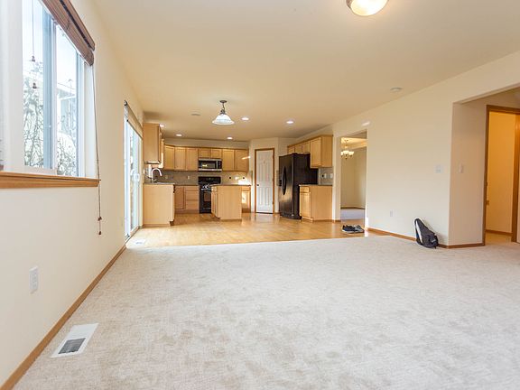 4th image of 3602 186th Pl SE