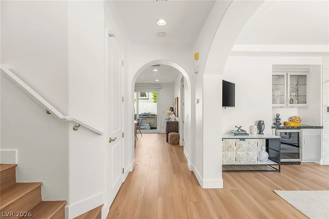 3 bed, 2.5 bath, 1610 sqft, $5,000 — Photo 3