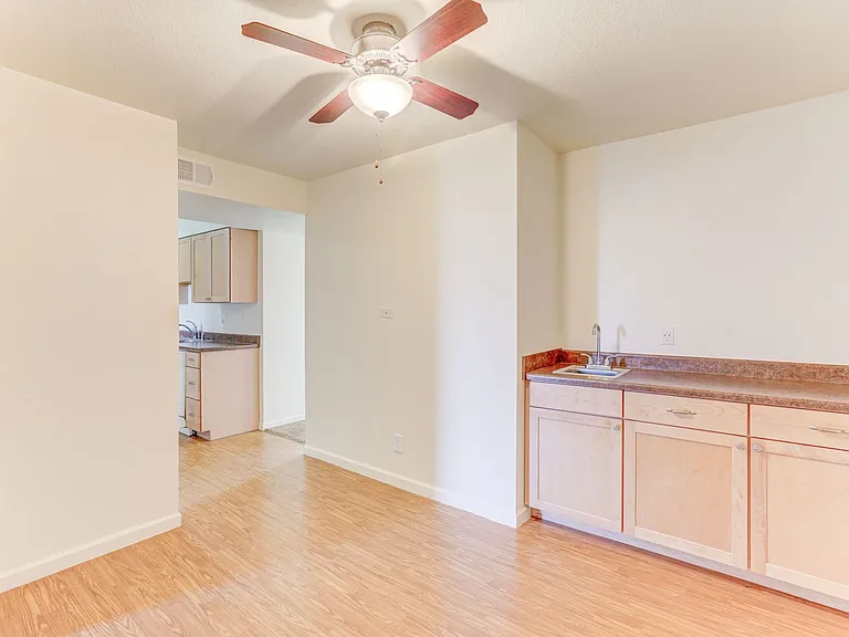 Union Square Apartments — Photo 9
