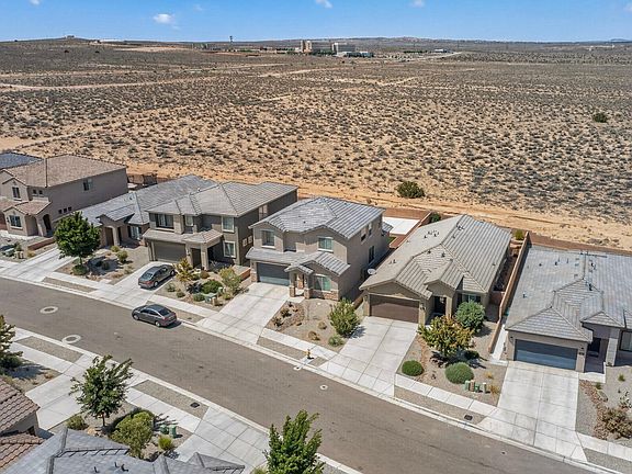3rd image of 3058 Shannon Ln NE