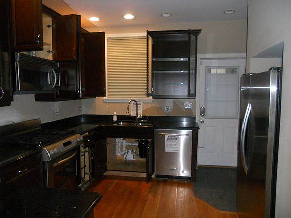 3rd image of 1909 W Wabansia Ave