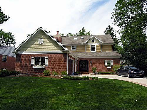 2nd image of 2528 Greenleaf Ave