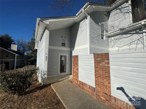 805 Salem Pointe Ln, Winston Salem, NC 27101