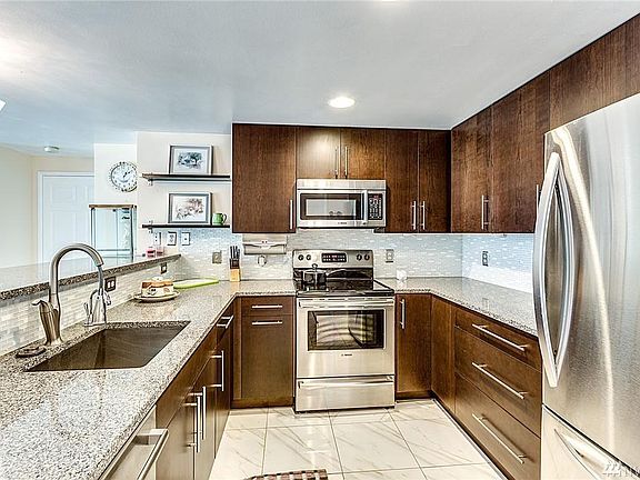 4th image of 177 107th Ave NE APT 910