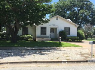 1206 Texas St, Graham, TX 76450