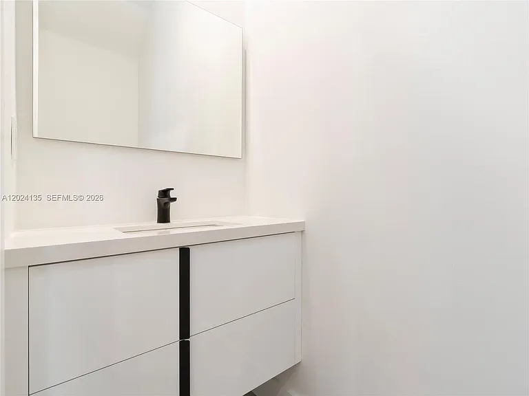 1118 NE 10th Ave #1118 — Photo 14